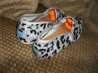 TOMS Silver/Black Leopard Sequins Womens, Size 7, Great Preowned 