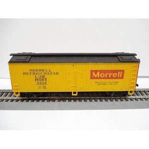   Morrell Refrigerator Line Reefer #9204 HO Scale by AHM Toys & Games