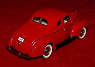   MINT DIE CAST EXACT REPLICA 1:24 FORD DELUXE COUPE 1940 RED  