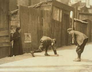 NEWSPAPER BOYS GAMBLING 1910 ST LOUIS PHOTO WONDERFUL CLASSIC ROLLING 