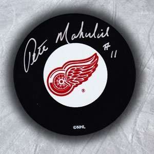  PETER MAHOVLICH Detroit Red Wings SIGNED Hockey Puck 