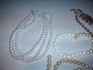 VINTAGE LOT OF ASSORTED BEADS & FAUX PEARL NECKLACE  