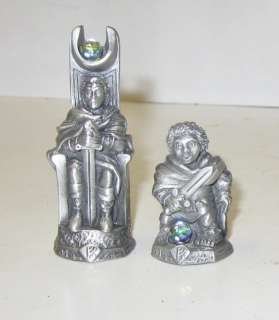 LORD OF THE RINGS CHESS PIECES KING ARAGORN & HOBBIT  
