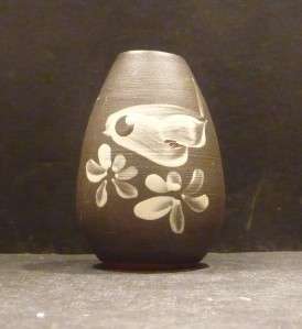 Williton Pottery, Slip Decorated Vase with Bird   MINT  