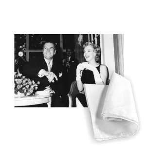  Laurence Olivier and Marilyn Monroe   Tea Towel 100% 