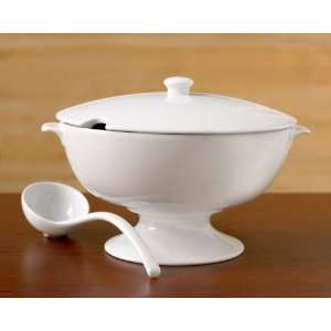  Pottery Barn Great White Soup Tureen: Kitchen & Dining