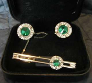 SILVER TONE CUFFLINK AND TIE CLASP SETS IN GREEN STONE  