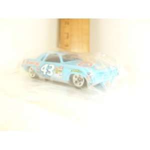   PLYMOUTH BARRACUDA #43 CHEX PARTY MIX CAR SEALED 1/64 