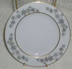 am listingnumerous pieces china dinnerware.