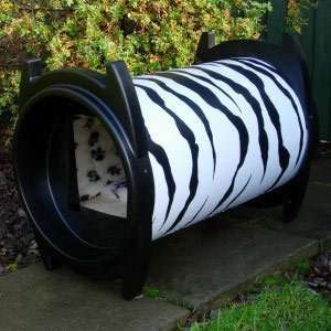  KatKabin Outdoor Cat House   DELUXE Zebra  Optional Kat 