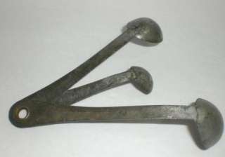   OLD ORIGINAL 3 ATTACHED TIN MEASURING SPOONS KITCHEN BAKING UTENSIL